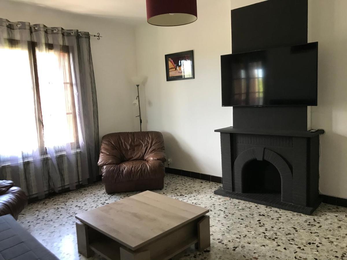Appartement Tout Confort Avec Parking Ferme Арль Экстерьер фото