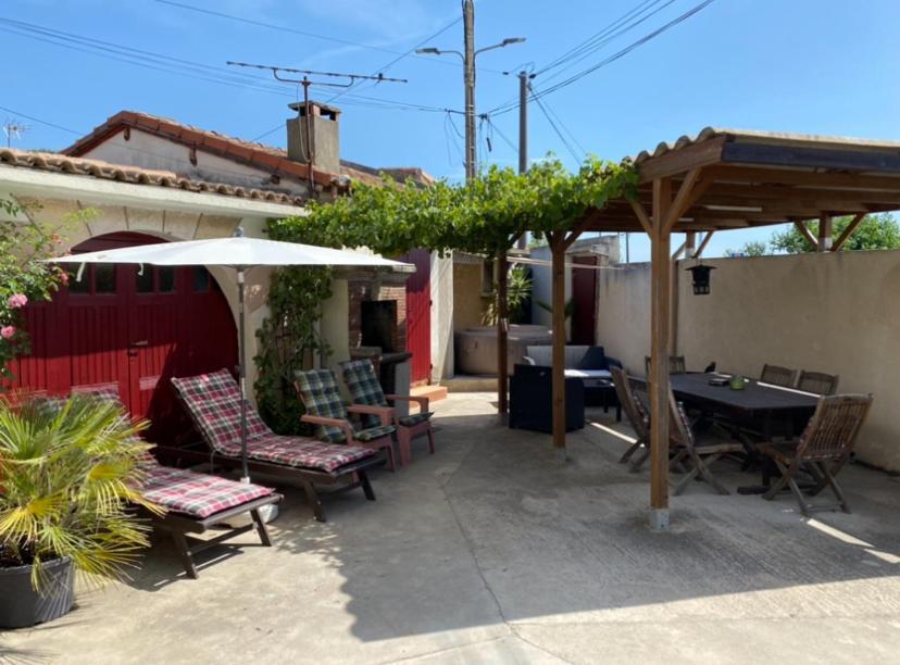 Appartement Tout Confort Avec Parking Ferme Арль Экстерьер фото
